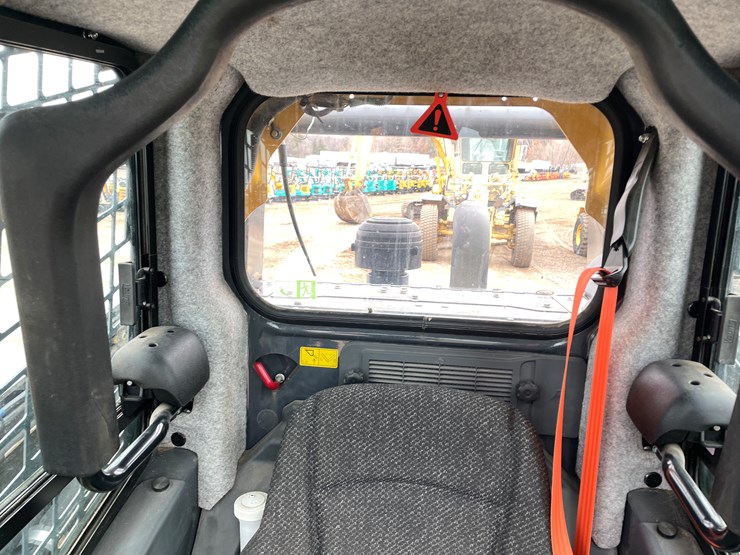 2019-john-deere-332-image-38