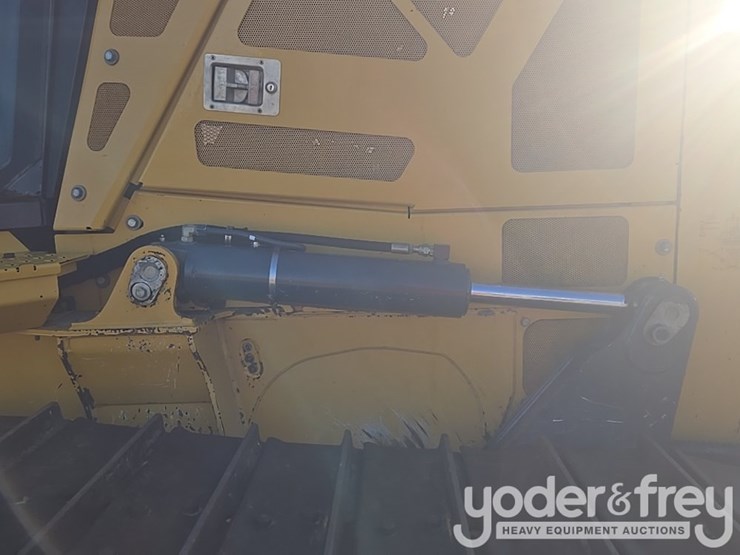 2018-deere-700k-image-34