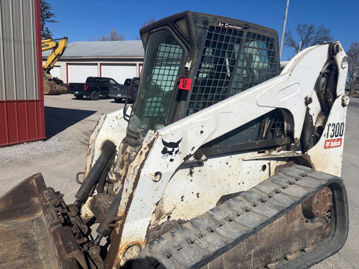 2007-bobcat-t300-image-7