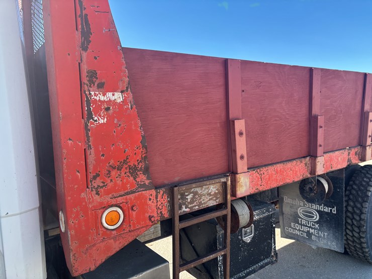 freightliner-fl70-image-36