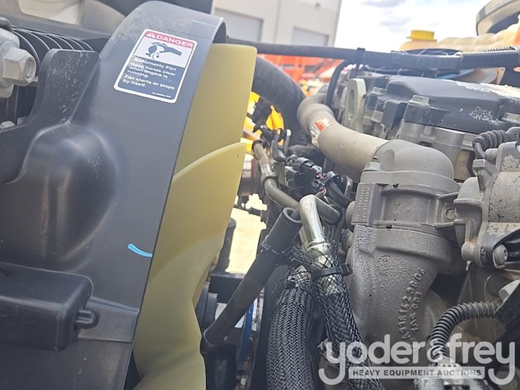 2021-freightliner-m2-106-image-91