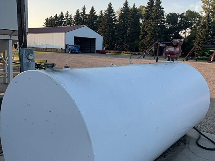 2000-gallon-fuel-tank-with-fill-rite-heavy-duty-high-output-pump-image-31