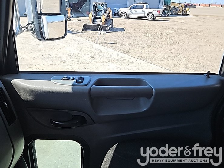 2018-peterbilt-337-image-58