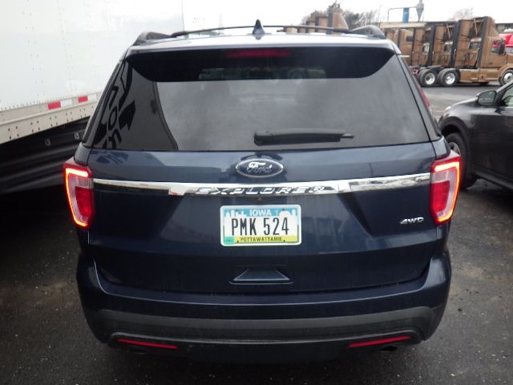 2017-ford-explorer-image-8