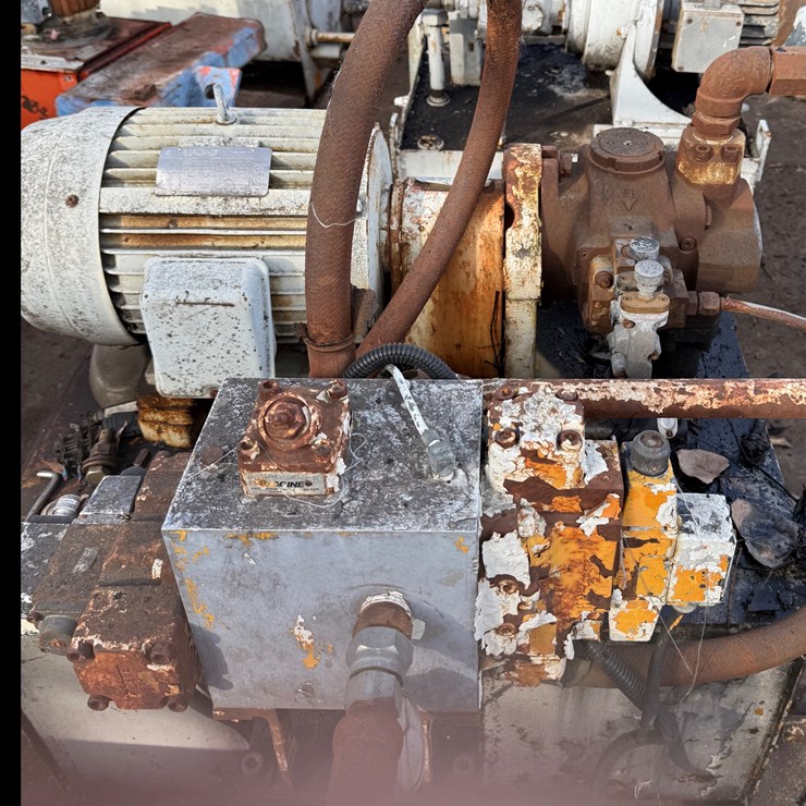 #21 • Racine 10 HP hydraulic power unit