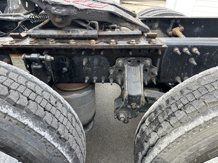 2019-volvo-10-image-36