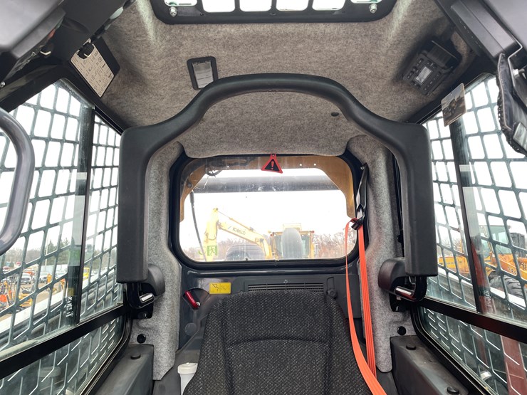 2019-john-deere-332-image-30