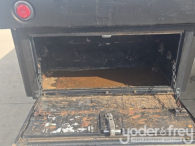 2021-freightliner-m2-106-image-66