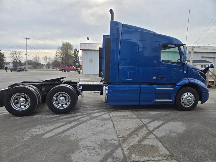 2020-volvo-10-image-6