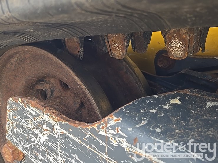 2021-deere-317g-image-13