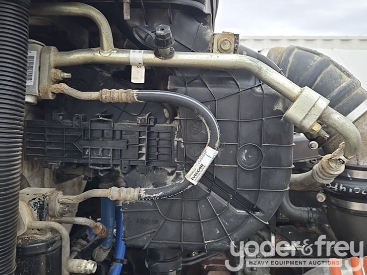 2019-peterbilt-579-image-49