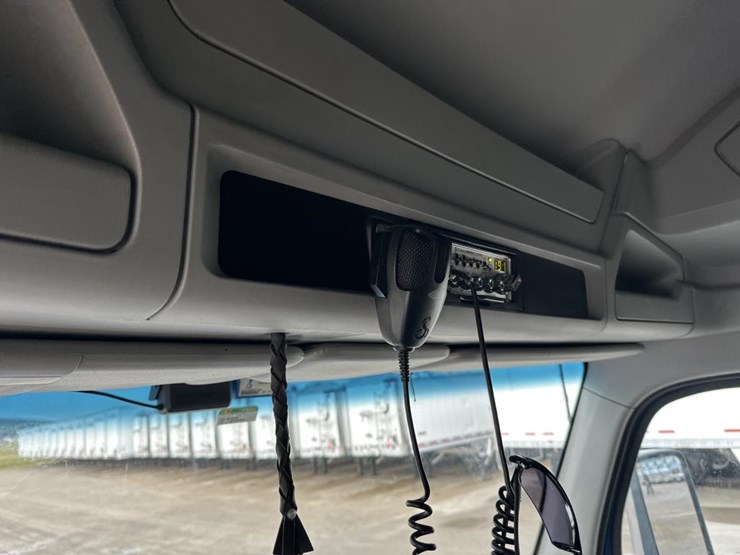 2020-kenworth-t680-image-44