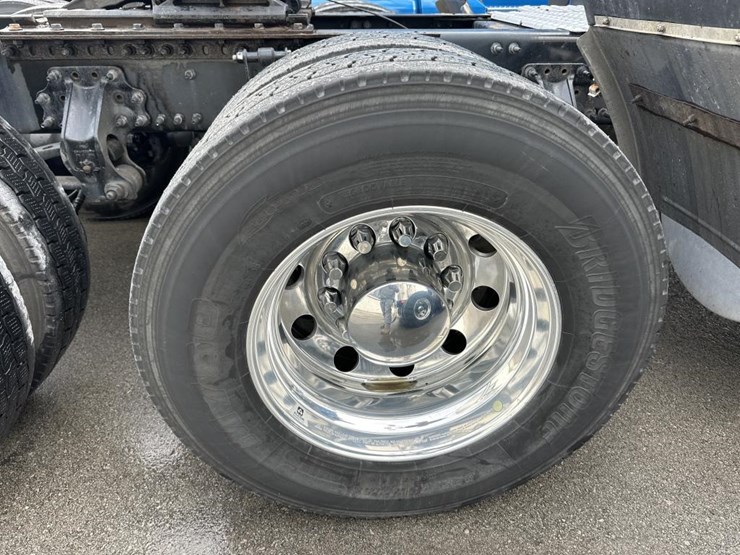 2022-volvo-10-image-61