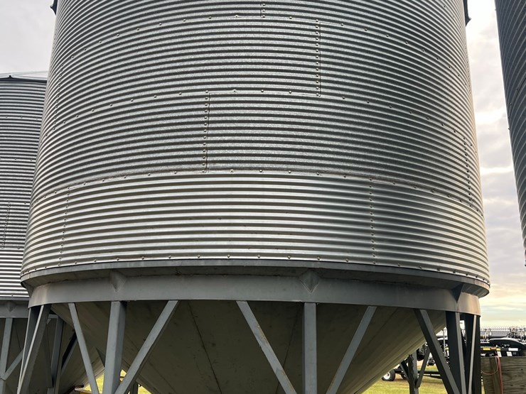 lot-22.-cenex-hopper-bin,-micada-bottom,-includes-golden-aire-single-phase-bin-fan-image-11