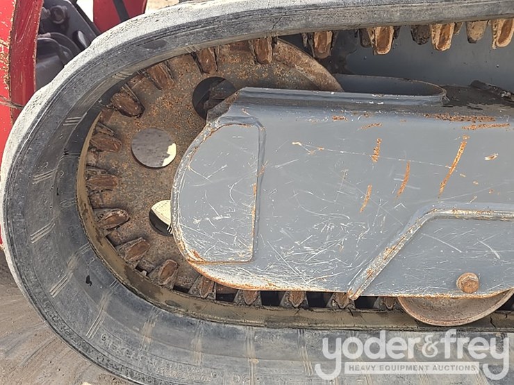 2023-takeuchi-tl12v2-image-24