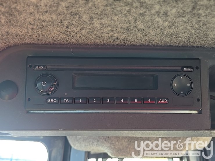 2018-deere-700k-image-88