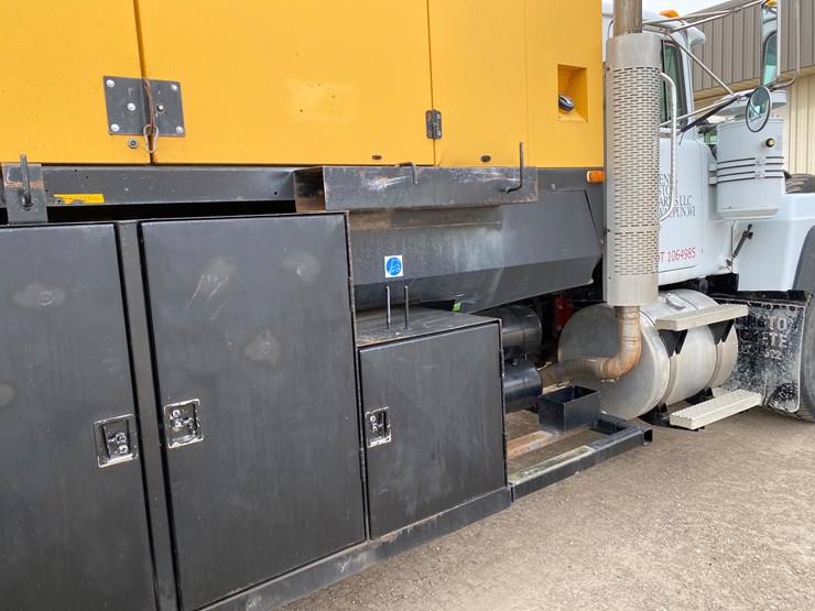 1999-mack-rd690s-image-54