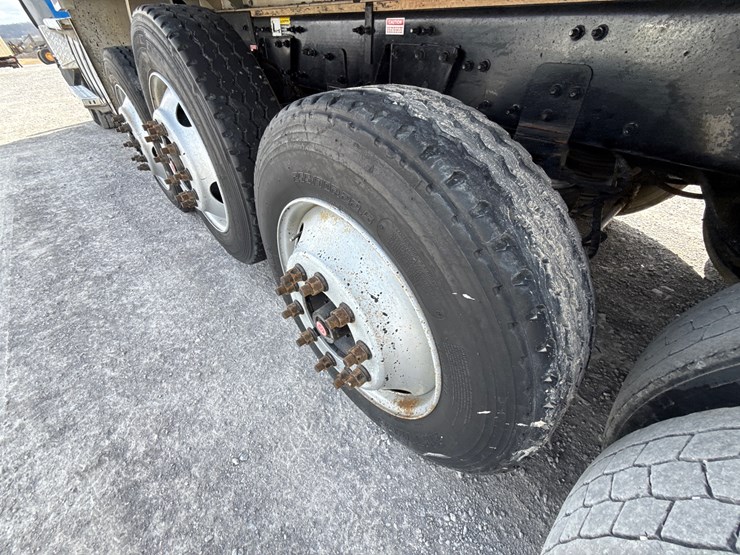 2017-mack-granite-gu713-image-30