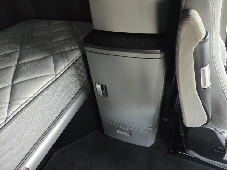 2019-kenworth-t680-image-69