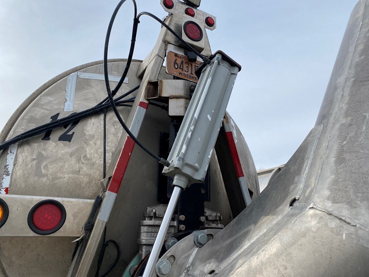 #504-•-2012-northern-8,500-gallon-semi-manure-tanker-(has-wi-title)-(waupun,-wi)-image-36