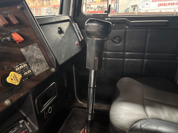 1987-peterbilt-379-image-41