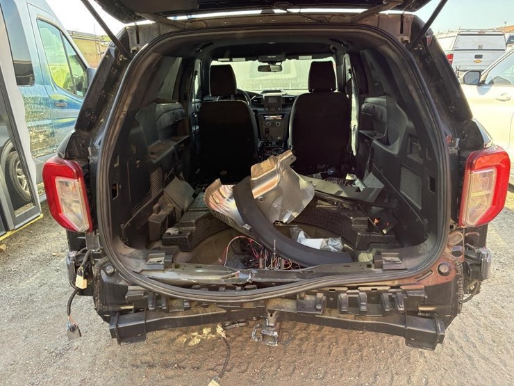 2023-ford-explorer-image-11