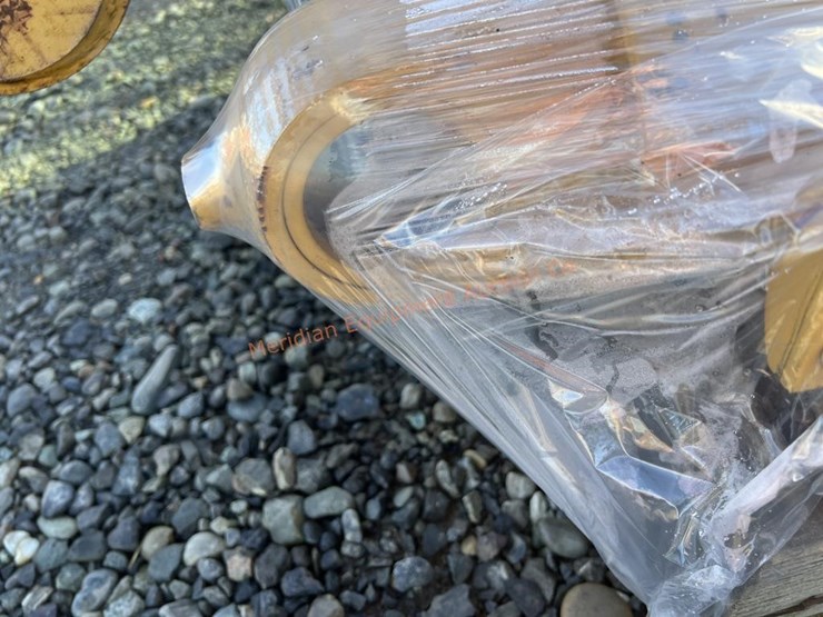 caterpillar-320-image-3