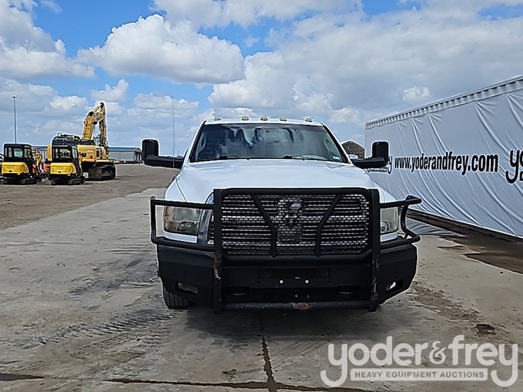 2010-dodge-ram-3500-image-8