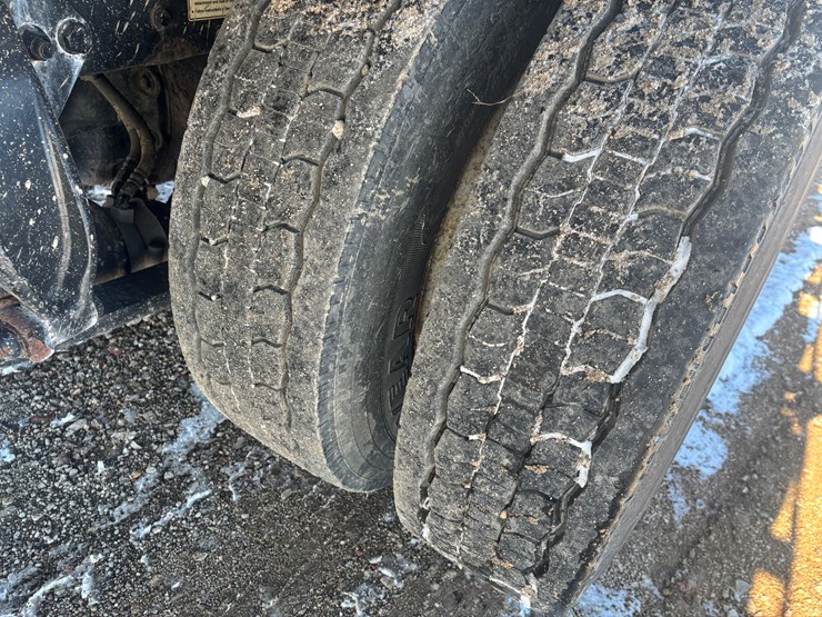 #2294-•-2013-freightliner-m2-flatbed-truck-image-60