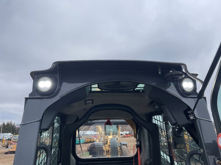 2019-john-deere-332-image-32