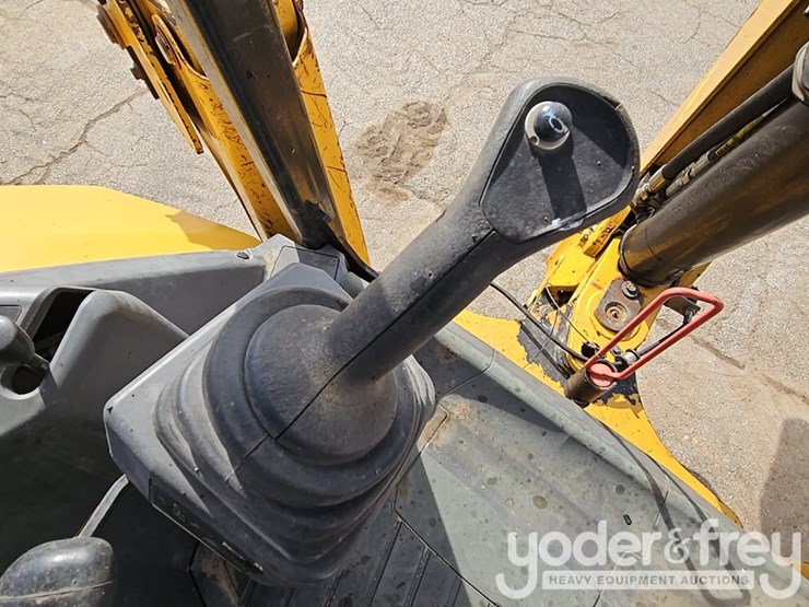 2016-caterpillar-420f2-it-image-34