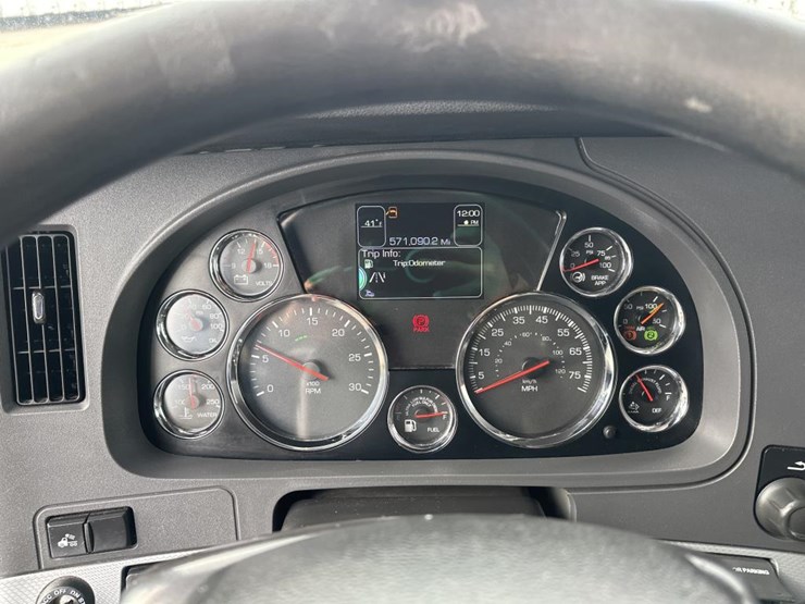 2020-kenworth-t680-image-40