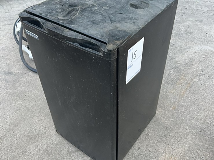 fridge-for-dorm-room,-dryer-shack,-shop,-etc.,-works-good-image-1