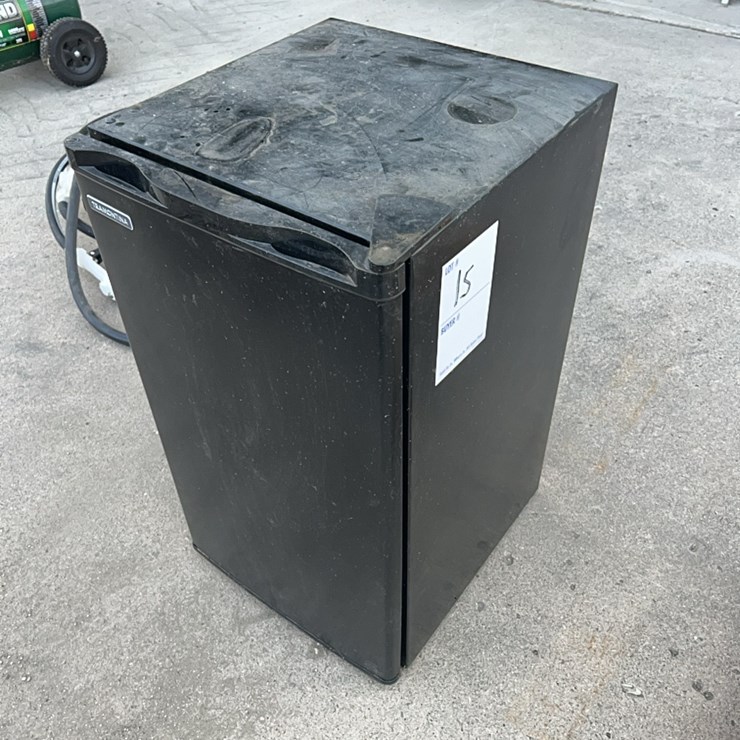 Fridge for dorm room, dryer shack, shop, etc., works good