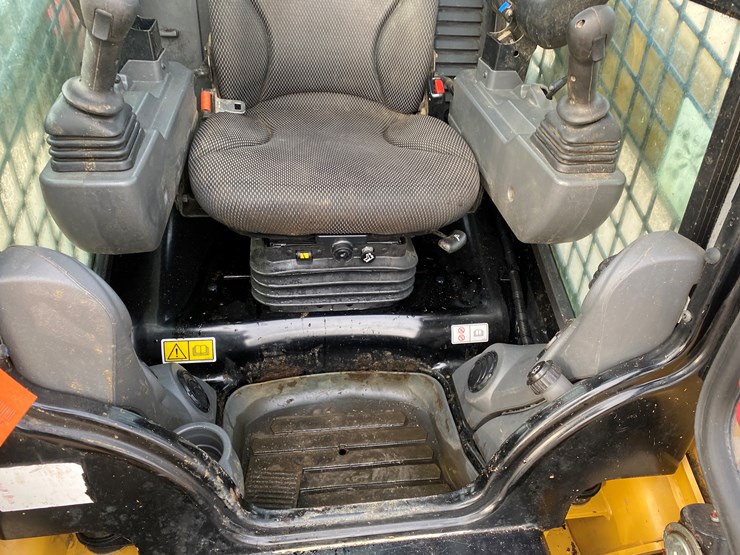 2023-caterpillar-226d3-image-25