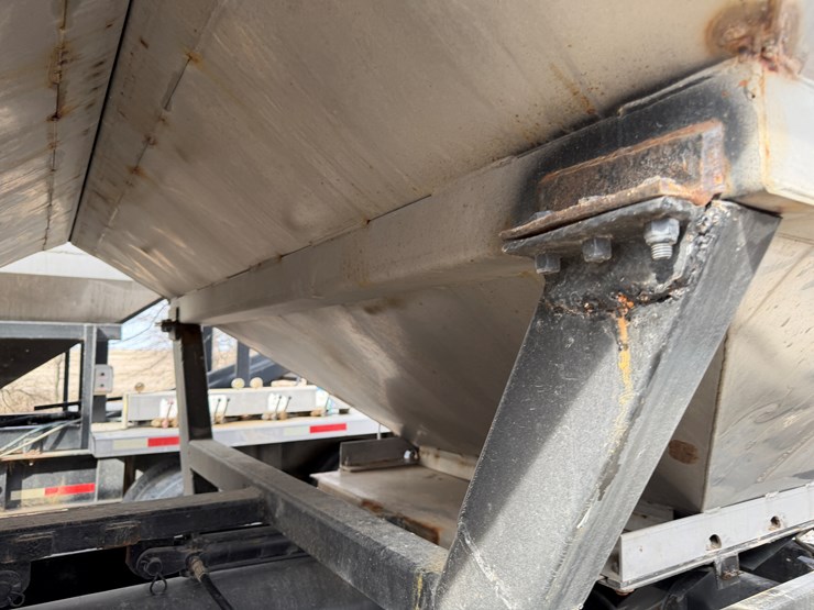 #40961-•-2011-magnolia-/-adams-t/a-fertilizer-tender-trailer-image-23