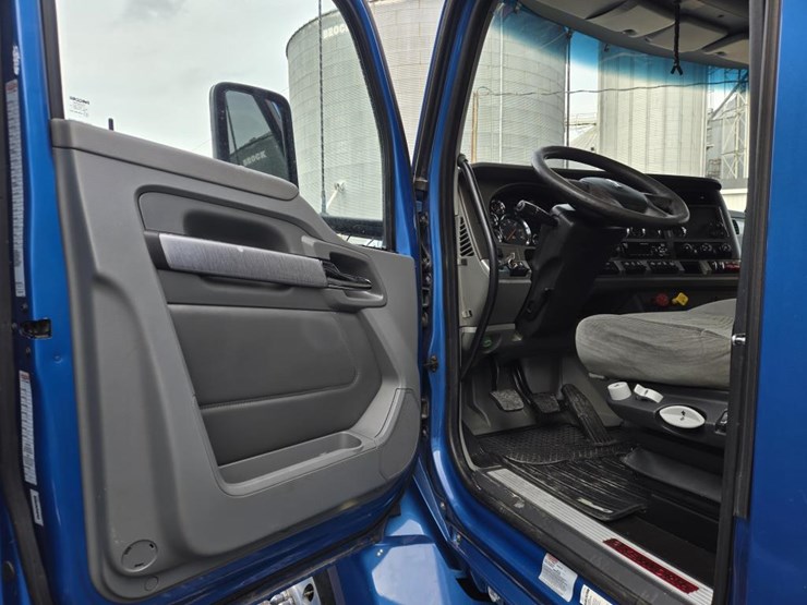 2018-kenworth-t680-image-48