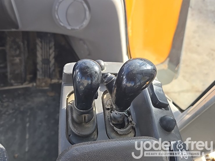 2014-volvo-l150h-image-87