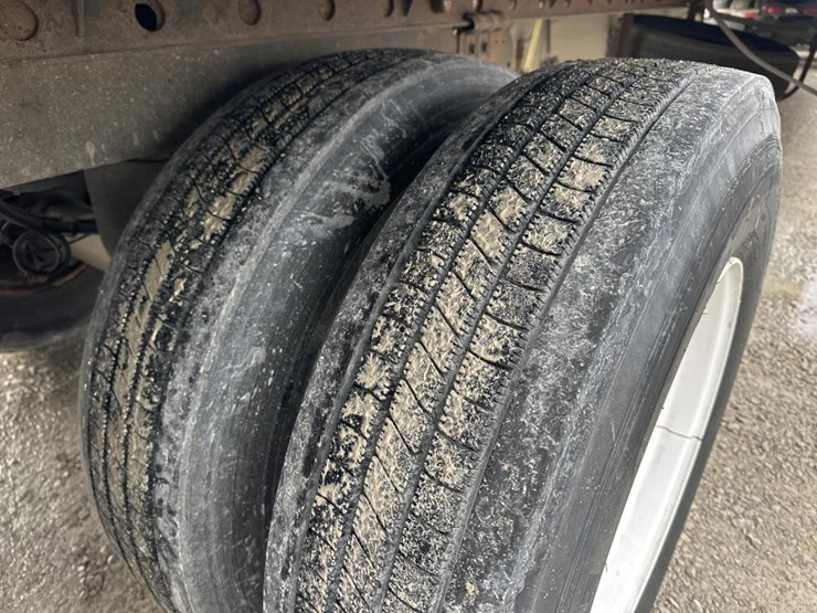 2015-utility-53'-image-30