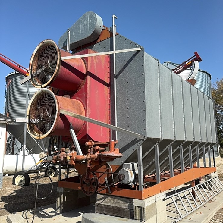 Super B grain dryer, automatic stage controlled, single phase, 5512 hours, excellent working condition