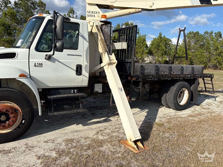 2003-international-durastar-4300-image-23