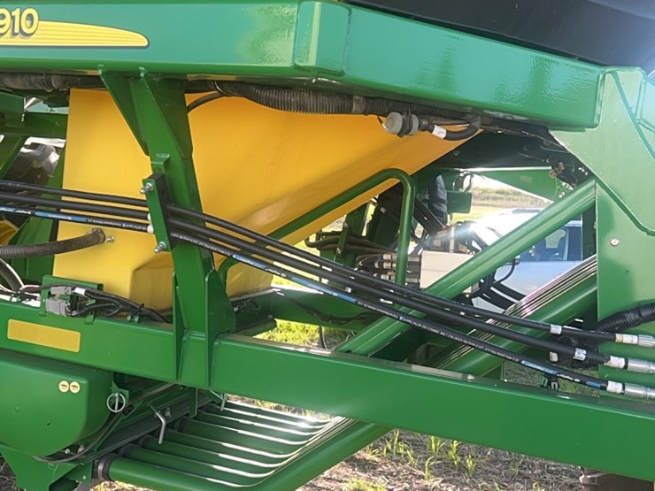 2018-john-deere-1910-image-19