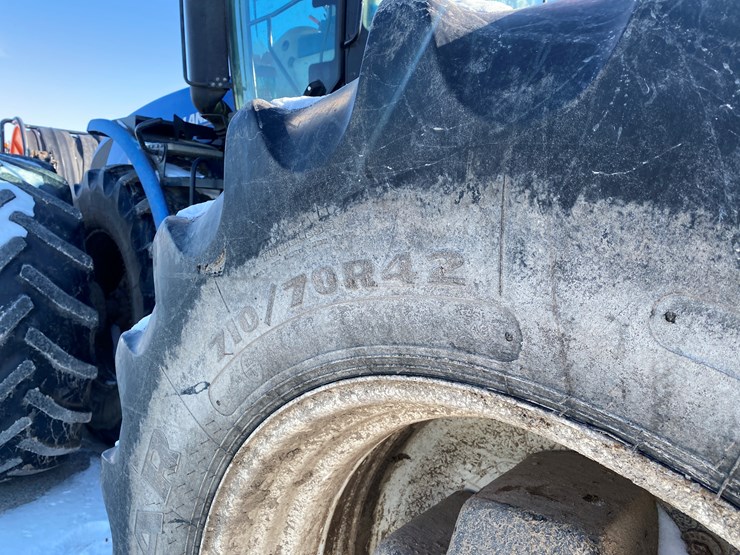 2011-new-holland-390-image-17