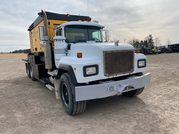 1999-mack-rd690s-image-3