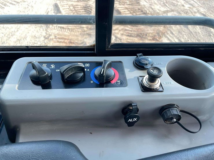 2022-komatsu-d51pxi-image-25