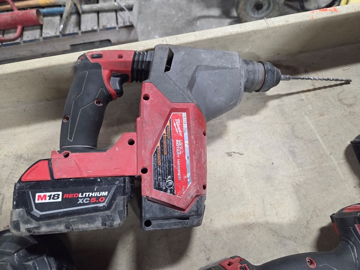 #5417-•-(5)-milwaukee-tools-w/-(5)-batteries-and-more-image-8