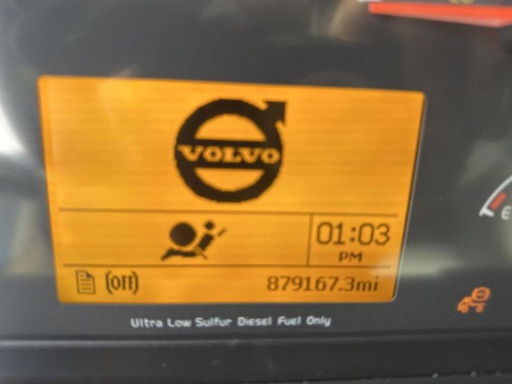 2012-volvo-10-image-45