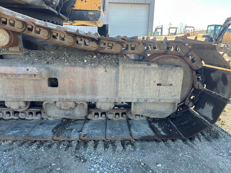 new-holland-eh215-image-71