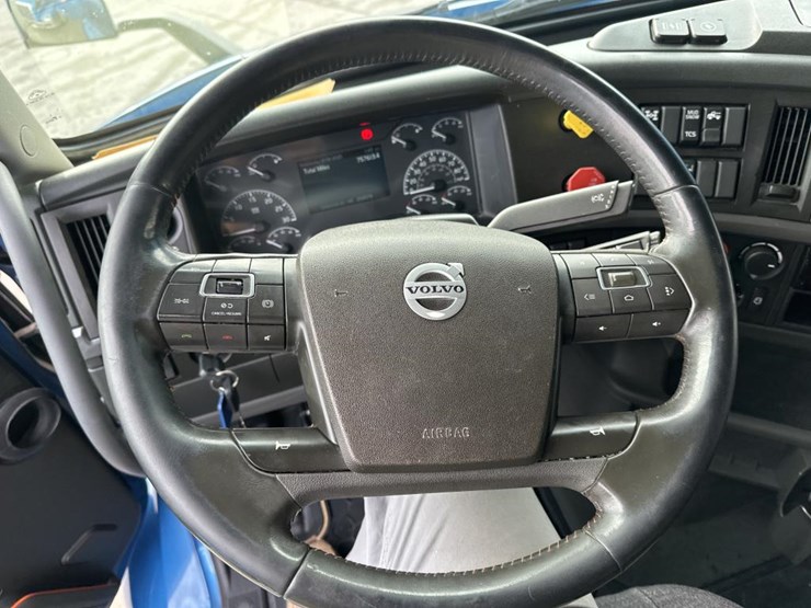 2020-volvo-10-image-43