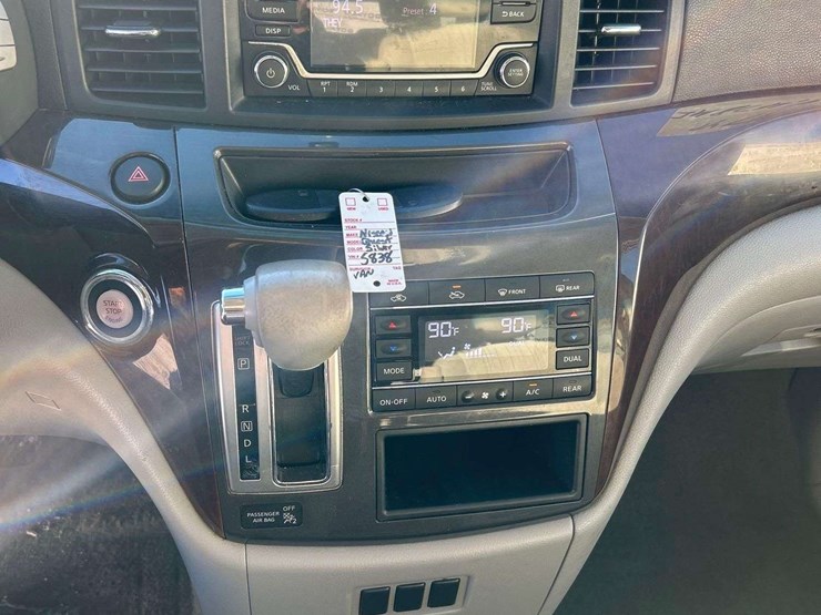 2017-nissan-quest-image-19